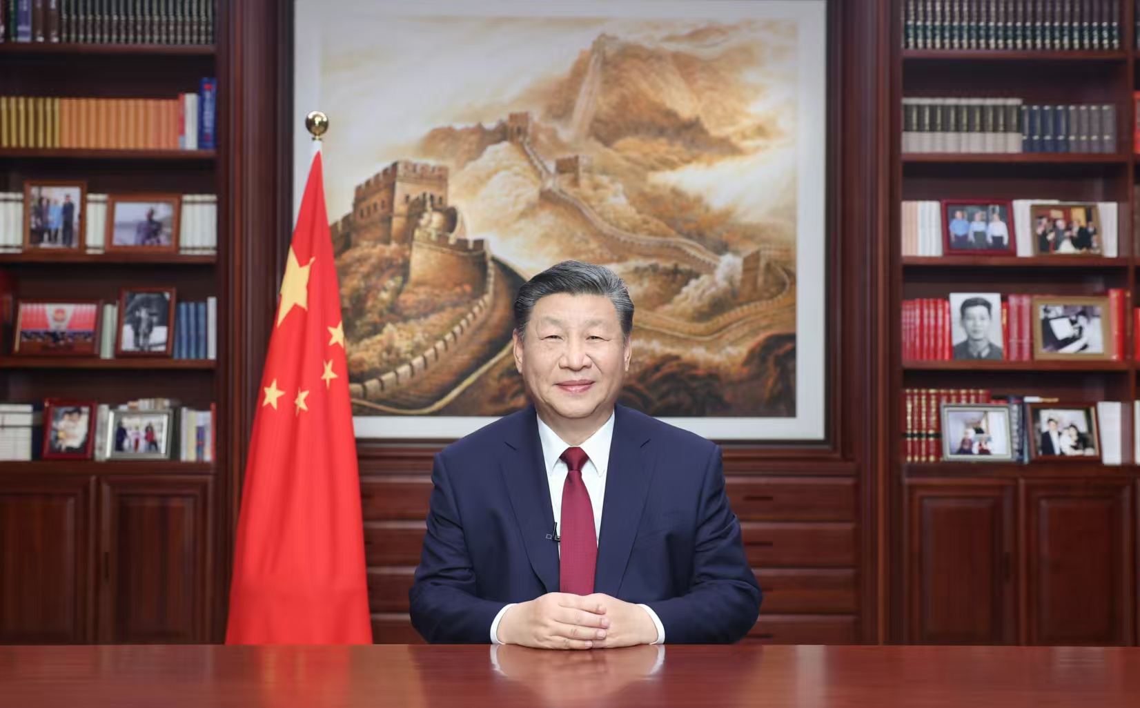 2023年12月31日，新年前夕，國家主席習(xí)近平通過中央廣播電視總臺(tái)和互聯(lián)網(wǎng)，發(fā)表二〇二四年新年賀詞。圖片來源：新華社